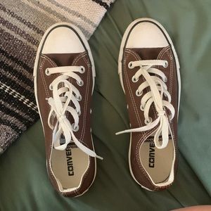 Size 6 brown converse